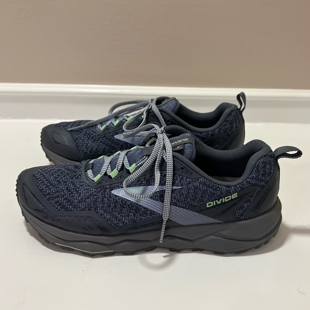 Brooks Womens Divide l Trail Running Shoe, Size 11